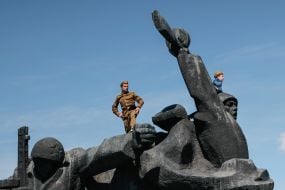 Скульптурная композиция "Форсирование Днепра"