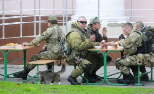 Soldiers of the 80th separate airmobile brigade