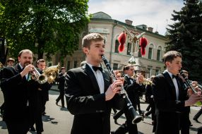 Марш-парад духовых оркестров