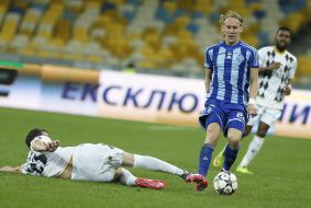 Playing moment of match