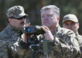 Petro Poroshenko during a visit to the training center "Desna"