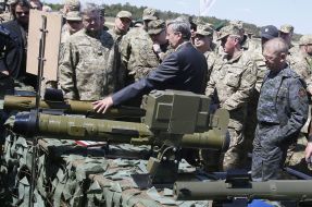 Petro Poroshenko during a visit to the training center "Desna"