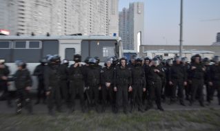 Милиционеры на месте строительства