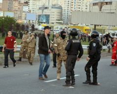 Милиционеры на месте строительства