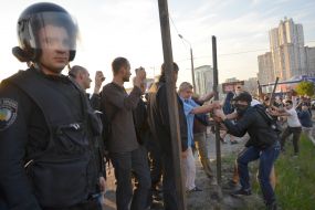 Милиционеры на месте строительства