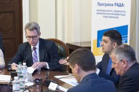 Geoffrey R. Pyatt, Vladimir Groisman and Simon Smith