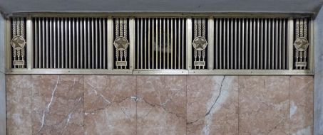 Декоративна решітка на станції метро «Арсенальна» 