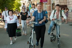City march on the occasion of embroidery