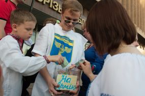 City march on the occasion of embroidery