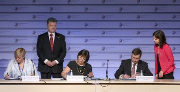 Valeria Gontareva, Petro Poroshenko, Natalia Yaresko and Valdis Dombrovskis