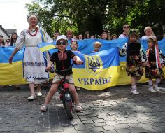 Megamarsh in embroidered shirts