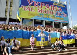 Megamarsh in embroidered shirts