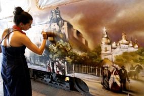 The artist paints the tram car