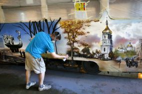 The artist paints the tram car