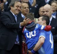 Soccer. Michel Platini, Artem Fedetskiy with his son