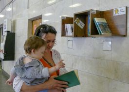 Shelves of books in the Kiev subway