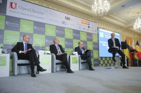 Arseniy Yatsenyuk, Eiki Nestor and Andrius Kubilius