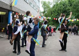 Випускники 