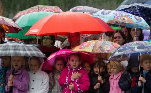 Graduates of the release of doves