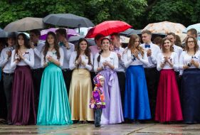 Graduates of the release of doves