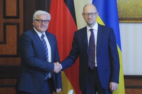 Arseniy Yatsenyuk and Frank-Walter Steinmeier