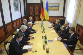 Arseniy Yatsenyuk and Frank-Walter Steinmeier