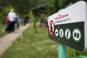 Square of hundreds of Heaven