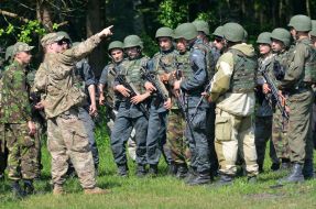 Военнослужащие