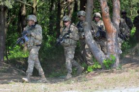 Военнослужащие