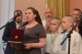 Elena Gumenyuk receives award