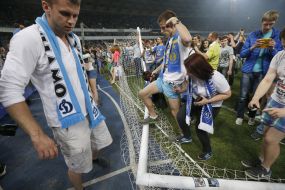 The fans break the gates