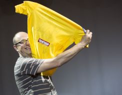 Charity auction at the concert