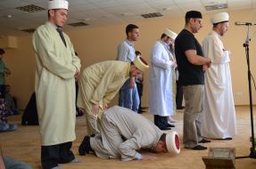 Саїд Ісмагілов читає молитву