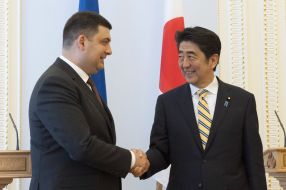 Vladimir Groysman and Shinzo Abe