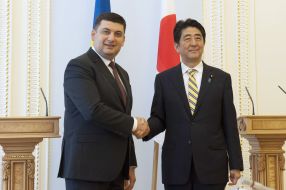 Vladimir Groysman and Shinzo Abe
