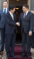 Vladimir Groysman and Shinzo Abe