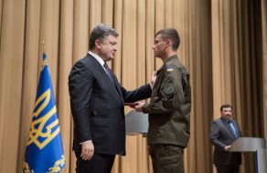 Петро Порошенко нагородив військових