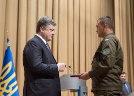 Петро Порошенко нагородив військових