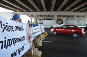 Предприниматели перекрыли движение транспорта