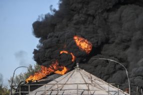 Fire at oil depot