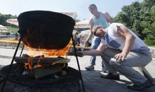 Festival of borsch and kulesh in Kiev