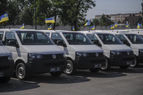 The ceremony of transfer cars for frontier Ukraine