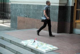 Cake during the "4 billion. Cake for the Ministry of Health"