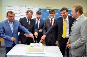 The briefing participants