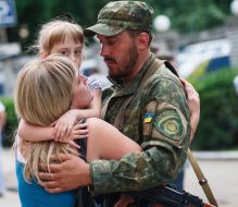 Meeting soldiers with family