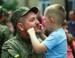Meeting soldiers with family