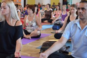 Празднование Первого Международного Дня Йоги