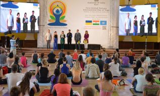 Празднование Первого Международного Дня Йоги