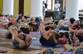 Празднование Первого Международного Дня Йоги