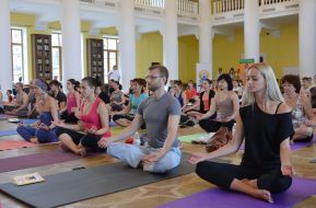 Празднование Первого Международного Дня Йоги